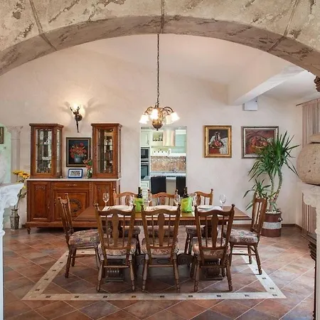 Leonard Comfortable Holiday home *