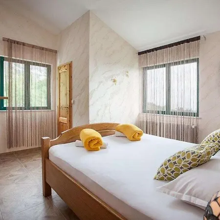 Leonard Comfortable * Makarska