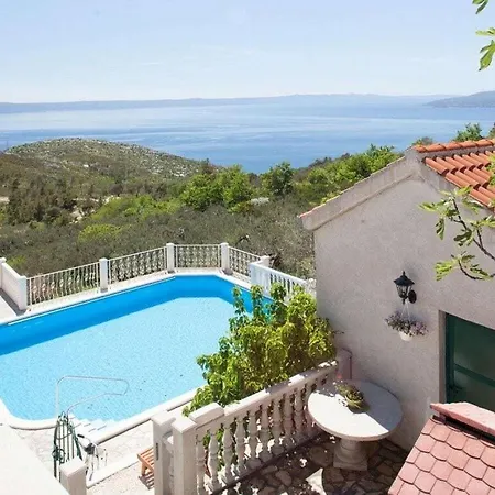 Leonard Comfortable Makarska